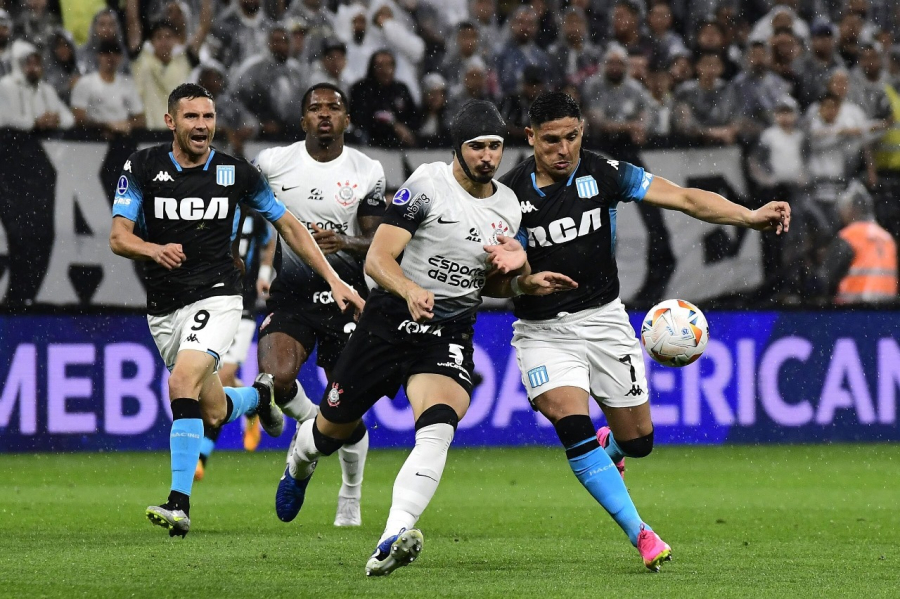 Corinthians leva virada do Racing e é eliminado da Sul-Americana