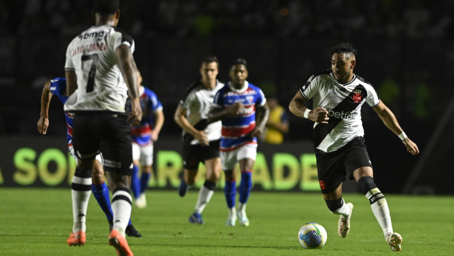 Fortaleza vence o Vasco e mantém vivo sonho pelo título do Brasileirão