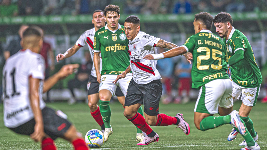 Palmeiras vence o Atlético-GO e assume a liderança do Brasileirão